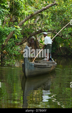 friedlichen Kanal Leben in den Backwaters von Kerala, Indien Stockfoto