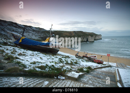 Boote im Norden Landung Flamborough Head, Yorkshire Stockfoto