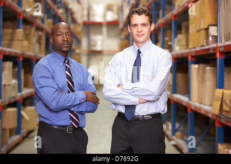 Porträt von zwei Geschäftsleute In Lager Stockfoto