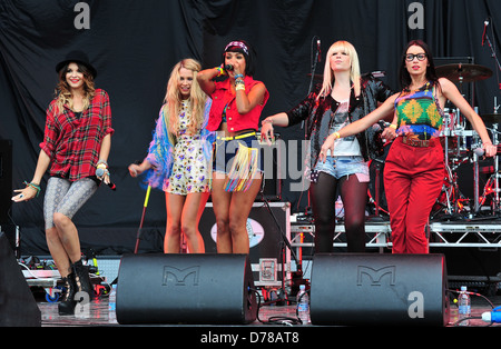 Parade führt im Konzert in Alton Towers Staffordshire, England - 06.07.11 Stockfoto