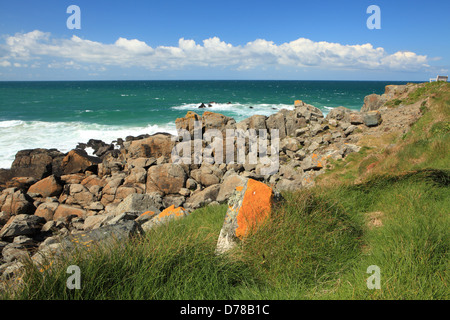 Felsen am Ende Porthmeor Beach, St. Ives, West Cornwall, England, UK Stockfoto