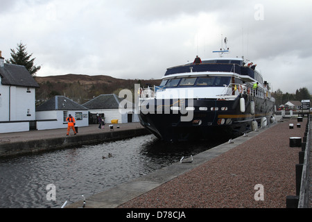 MV Herr der Glens auf Caledonian Canal bei Corpach Schottland April 2013 Stockfoto