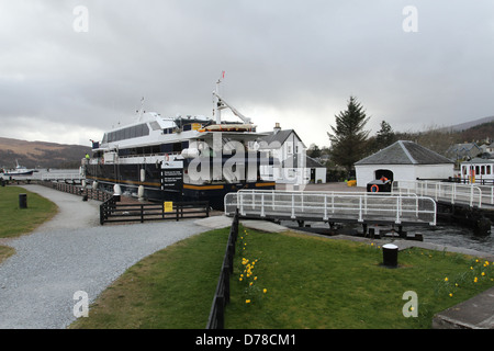 MV Herr der Glens auf Caledonian Canal bei Corpach Schottland April 2013 Stockfoto