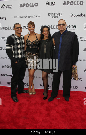 Royce Adkins, Paige Adkins, Meredith Adkins, Sinbad, AKA David Adkins Apollo Theater 2011 Spring Gala New York City, USA- Stockfoto