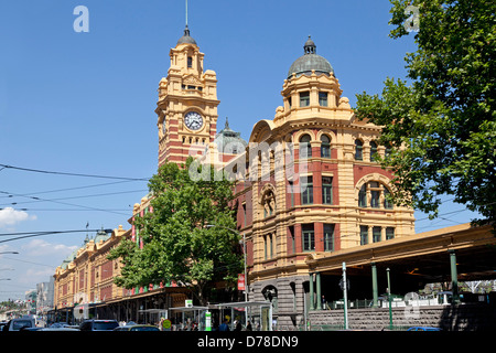 Fassade und Turm der berühmten Flinders Street Bahnhof, Melbourne, Australien Stockfoto