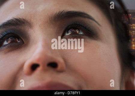 Junge Frau mit Smokey Eyes Nahaufnahme Stockfoto