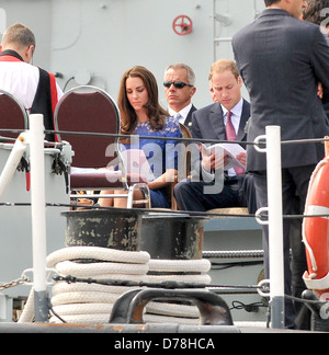 Besuchen Sie Catherine, Herzogin von Cambridge aka Kate Middleton und Prinz William, Duke of Cambridge einen Morgen beten Service an Stockfoto