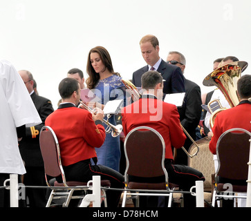 Besuchen Sie Catherine, Herzogin von Cambridge aka Kate Middleton und Prinz William, Duke of Cambridge einen Morgen beten Service an Stockfoto