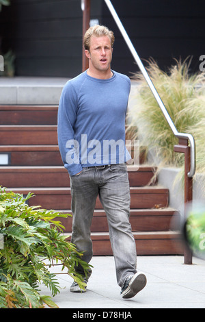 Scott Cann wird gesehen in Cross Creek in Malibu nach Los Angeles, Kalifornien - 10.06.11 zum Surfen gehen einkaufen Stockfoto