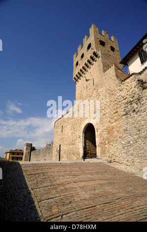 Italien, Umbrien, Montefalco, Sant'Agostino Gate Stockfoto