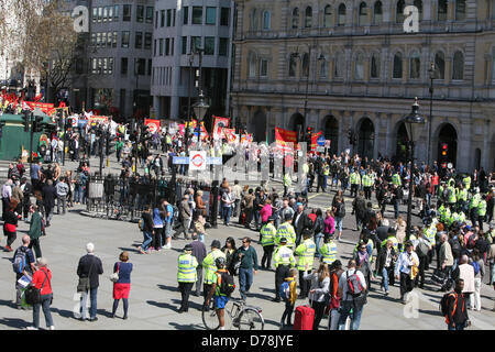 London, UK. 1. Mai 2013. Mayday 2013: Tag der internationalen Arbeiter marschieren und Rallye auf dem Trafalgar Square.  Bildnachweis: Mario Mitsis / Alamy Live News Stockfoto