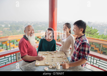 Chinesische Familie chinesisches Schach (Xiang Qi) Stockfoto