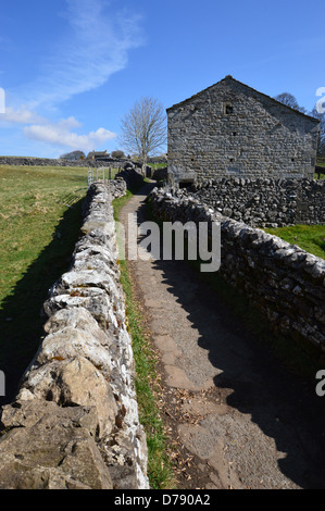 Sedber Spur führt nach unten zu Linton fällt vom Parkplatz in Grassington in der Nähe der Dales so Long Distance Fußweg Wharfedale Stockfoto