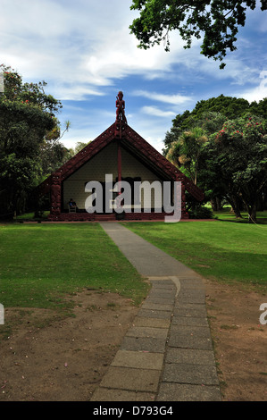 Das kulturelle Maori Versammlungshaus in Waitangi Boden, Neuseeland Stockfoto