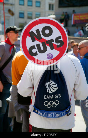 01 Mai 2013 - 14:48 - Maikundgebung Demonstration findet am Trafalgar Square in London - England - UK. Keine Kürzungen Mann! Stockfoto