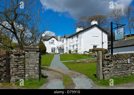 Belle grüne Bett & Frühstück im Dorf von nahe Sawrey, Nationalpark Lake District, Cumbria, England UK Stockfoto