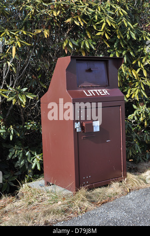 Ein Bär Beweis Müllcontainer. Stockfoto