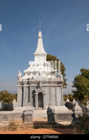 Eines der zahlreichen Pagoden in Indein Pagode Shwe, Indein, Shan State in Myanmar (Burma) Stockfoto