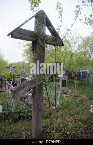 Bragin Region befindet sich in einer einzigartigen Klimazone in Belarus. Die vergangenen Zeiten war das Leben in dieser Region reichen. Soboly schleppt war ein Teil der großen und reichen Kolchose (Kolchos) "Put k Kommunizmu" ("der Weg in den Kommunismus") und verfügt über große Shool, Hersteller, Speisesaal, nad andere Infrastruktur. Nun ist dies eine veraltete Tote Stadt neben der Restricter Fallout Zone. Nur kleine Zahlen von alten Menschen und einige Familien leben hier. Stockfoto