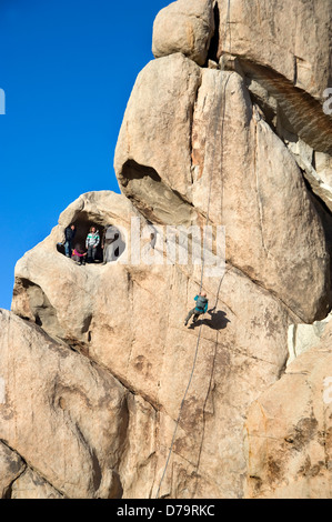 Kletterer im Joshua Tree National Monument in Kalifornien Stockfoto