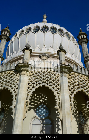 Reich verzierte Säulen, Dome, Minarette, filigrane Steinmetzarbeiten, Brighton Royal Pavilion, UK Stockfoto