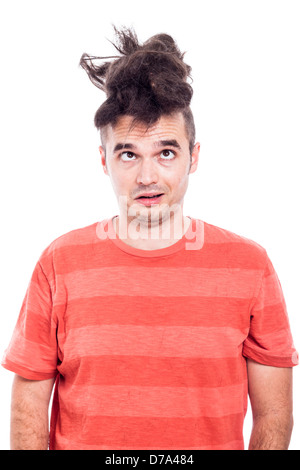 Porträt von lustigen Mann mit verrückten Haarschnitt, isoliert auf weißem Hintergrund Stockfoto