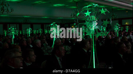 29.04.2013 Glasgow, Schottland. Das Publikum genießt am Abend während der Celtic Football Clubspieler des Jahres-Preisverleihung. Stockfoto