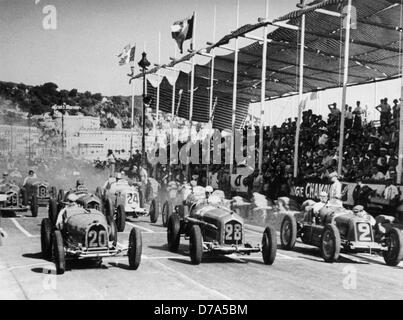 Start des 1934 schöne Grand Prix mit Nuvolari in Autonummer 2, Maserati 8CM Stockfoto