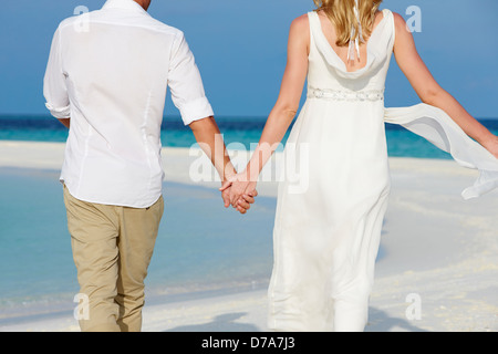 Zu zweit am wunderschönen Strandhochzeit Stockfoto