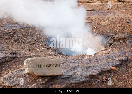 Litli-Geysir, der kleine Bruder des berühmten Geysir in Island. Stockfoto