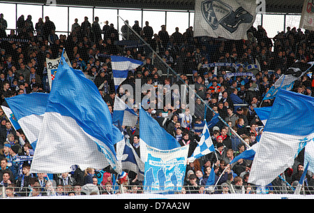 Sport, Fußball, 2. Bundesliga, deutsche zweite Liga, 2012/2013, VfL Bochum gegen Eintracht Braunschweig 0:1, Rewirpowerstadion in Bochum, Zuschauer, Fans des VfL Bochum Stockfoto