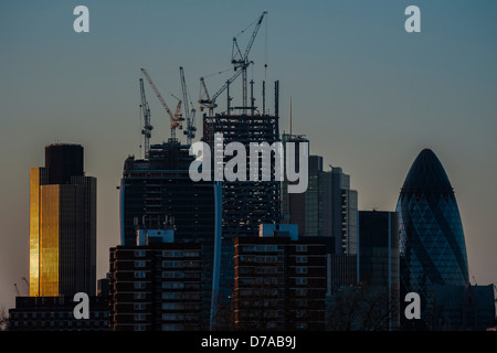 Am frühen Abend bis zum Sonnenuntergang. Blick auf die London Landschaft, einschließlich der Stadt. Stockfoto