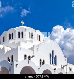 Die orthodoxe Kathedrale in der Hauptstadt Fira auf der griechischen Insel Santorin gelegen. Stockfoto