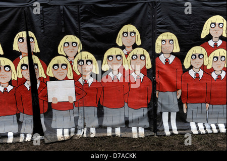 Skurrile Handlungen und Personen auf dem Glastonbury Festival im Sommer. Stockfoto