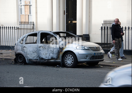 Ausgebrannt-Limousine nach Riot Brandstiftung Stockfoto