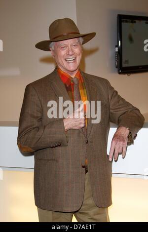 Larry Hagman bei "Markus Lanz Talkshow" am 2. März 2010 in Hamburg. Stockfoto