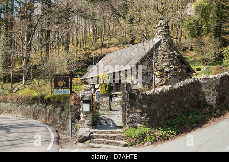 Ty Hyll oder hässlichen Haus Teestube in alten walisischen Häuschen in Snowdonia A5 unterwegs zwischen Capel Curig und Betws-y-Coed, Wales, UK Stockfoto