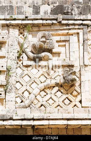 Detail der Stein Fries an der Palast des Gouverneurs, Uxmal, Yucatan, Mexiko Stockfoto