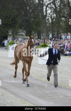 Badminton House, Badminton Estate, Gloucestershire, UK. 2. Mai 2013. Badminton, UK. 2. Mai 2013. Badminton Horse Trials 2013. Erstinspektion Pferd an der Vorderseite des Badminton House. Bildnachweis: Maurice Piper/Alamy Live-Nachrichten Stockfoto