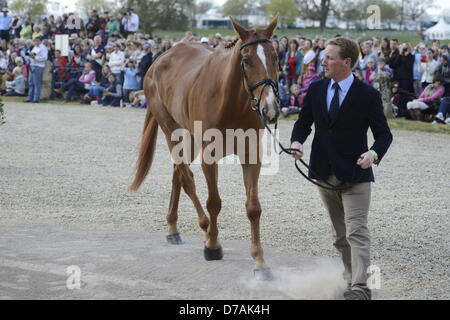 Badminton House, Badminton Estate, Gloucestershire, UK. 2. Mai 2013. Badminton, UK. 2. Mai 2013. Badminton Horse Trials 2013. Erstinspektion Pferd an der Vorderseite des Badminton House. Bildnachweis: Maurice Piper/Alamy Live-Nachrichten Stockfoto