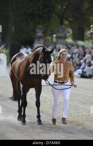 Badminton House, Badminton Estate, Gloucestershire, UK. 2. Mai 2013. Badminton, UK. 2. Mai 2013. Badminton Horse Trials 2013. Erstinspektion Pferd an der Vorderseite des Badminton House. Bildnachweis: Maurice Piper/Alamy Live-Nachrichten Stockfoto