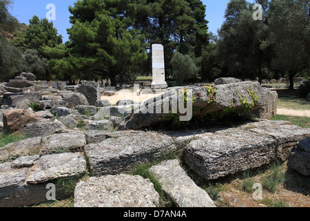 Blick auf den Tempel des Zeus zerstörten sportlichen Mittelpunkt des antiken Olympia, dem griechischen Festland Europa. Stockfoto