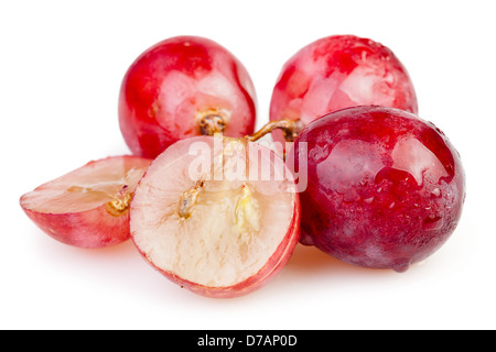 Rote Traube auf weißem Hintergrund Stockfoto