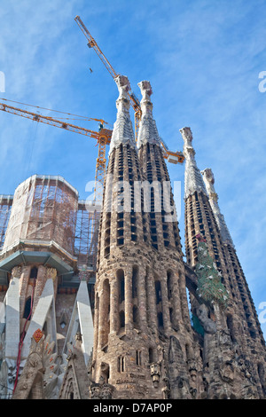 Gaudis Templo De La Sagrada Familia oder die Kirche der Heiligen Familie noch im Bau in Barcelona, Spanien Stockfoto