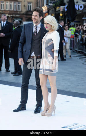 Kimberly Wyatt besucht die internationale Premiere von Star Trek Into Darkness am 05.02.2013 in The Empire Leicester Square, London. Personen im Bild: Kimberly Wyatt; Max Rogers. Bild von Julie Edwards Stockfoto