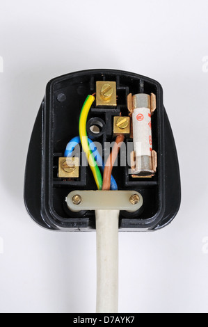 In einer englischen 3 Pin 13 Amp Stecker vor einem weißen Hintergrund. Stockfoto