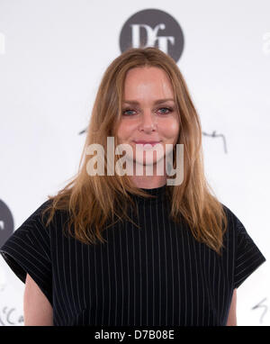 Berlin, Deutschland, 2. Mai 2013. Britische Modedesignerin Stella McCartney als Patronin bei der Preisverleihung für junge Talente kommt "Design for Tomorrow by Peek & Cloppenburg in Berlin, Deutschland, 2. Mai 2013. Kredit: DPA / Alamy Live News Stockfoto