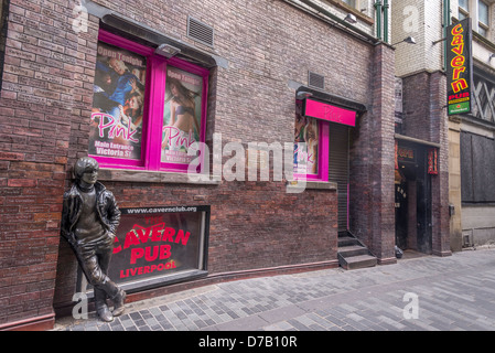 Die Statue von John Lennon in Liverpool Mathew Street. Stockfoto