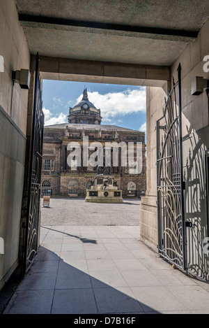 Liverpool Town Hall über den Bereich lokal bekannt als Exchange-Fahnen zu sehen. Stockfoto