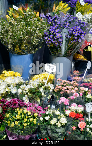 Blumengeschäft Anzeige vor einem Geschäft in der malerischen Markt Stadt Alresford, Hampshire, England. Stockfoto